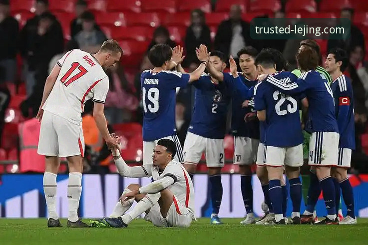 英格兰0-1日本全面解析：三狮军团耻辱夜背后，乐竞平台深度复盘亚洲足球崛起